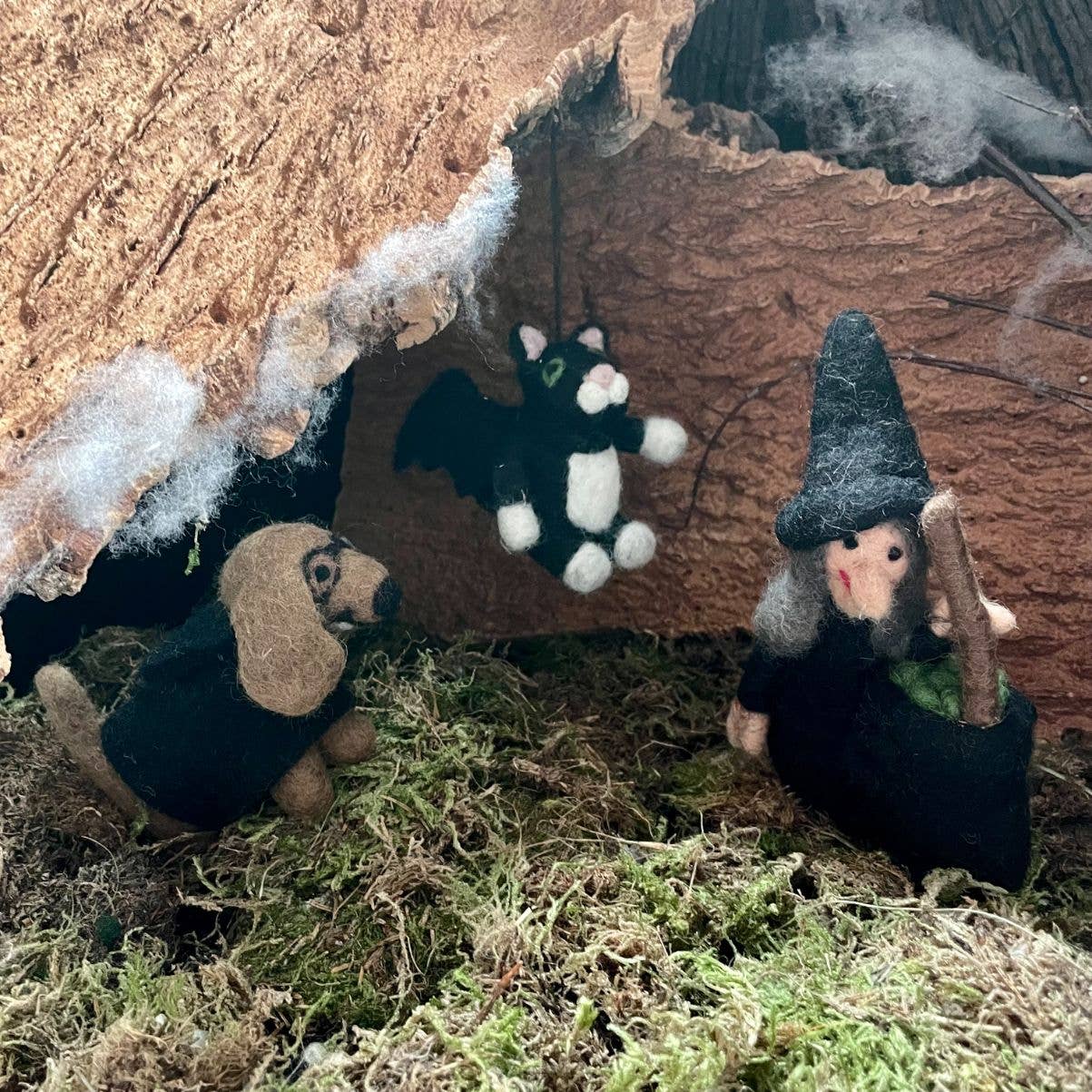 Felt So Good - Handgefertigte Batty Catty Halloween-Dekoration aus Filz zum Aufhängen