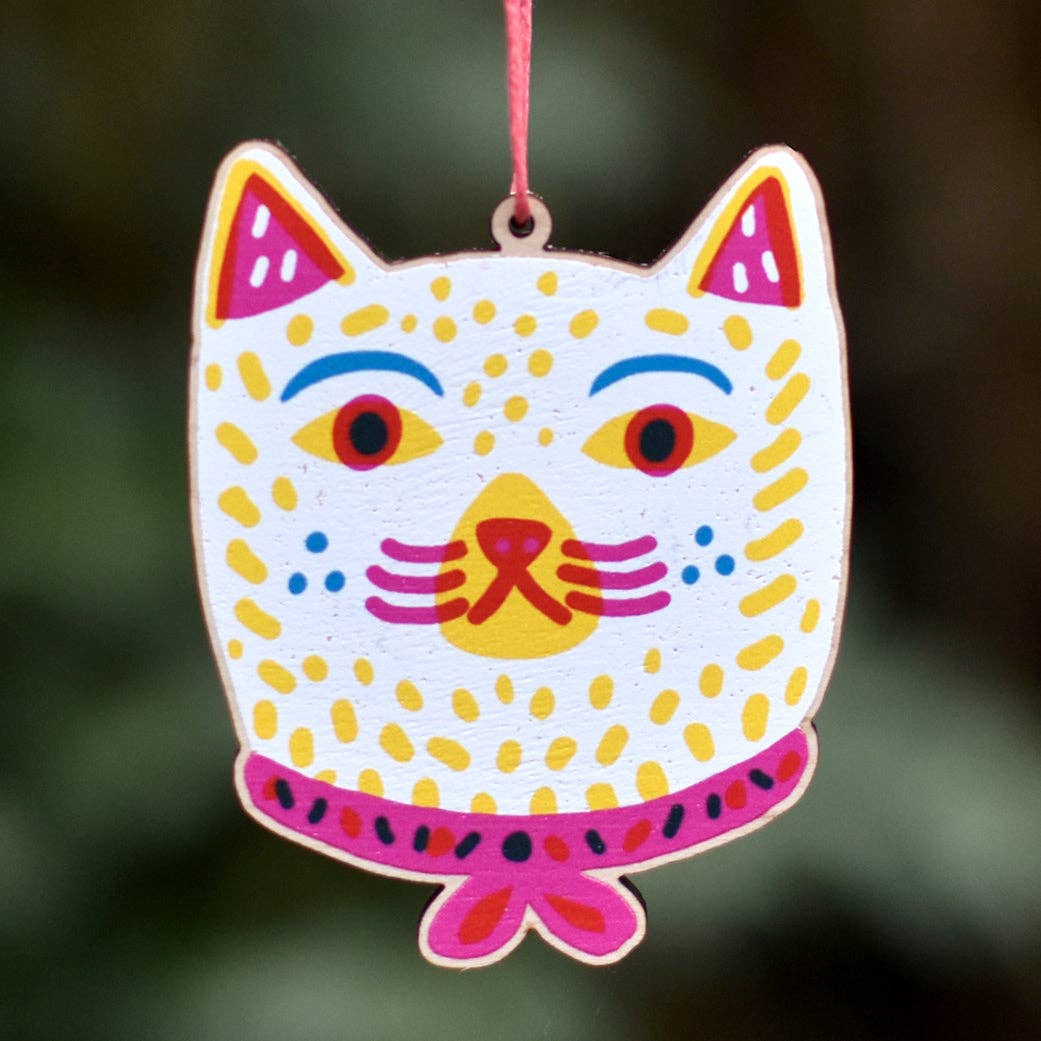 The Printed Peanut Homeware & Stationery - Bedruckte Holzdekoration mit Katze und Band