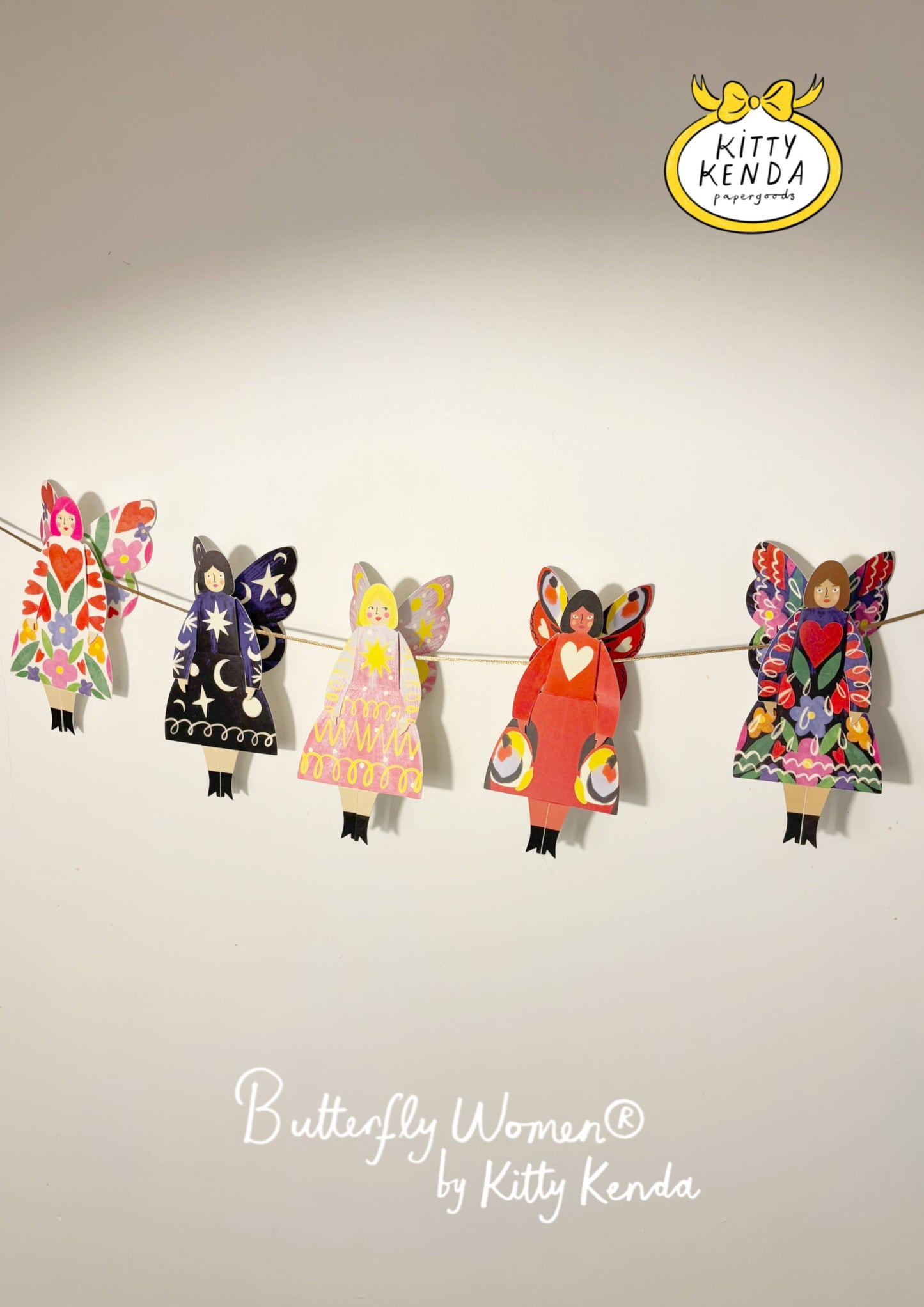 Kitty Kenda Papergoods - Schmetterlingsfrau Sitzende Grußkarte - Kosmisch