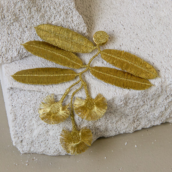 Botanopia - bestickte Goldbrosche, Eukalyptusblüte