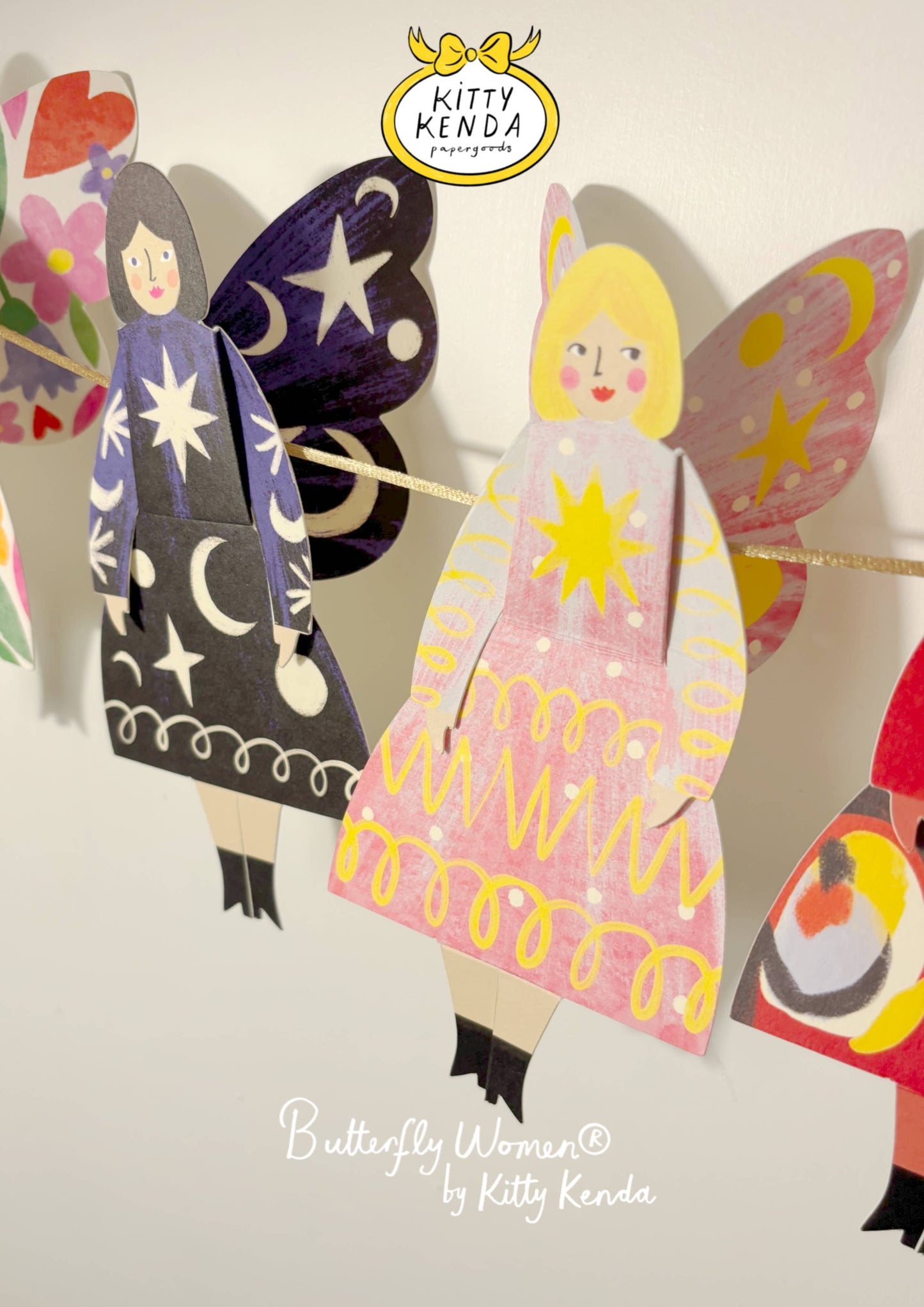 Kitty Kenda Papergoods - Schmetterlingsfrau Sitzende Grußkarte - Kosmisch