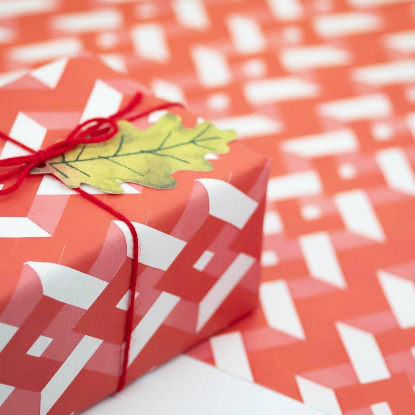 Hadley - Rotes gefaltetes Papier-Geschenkpapier