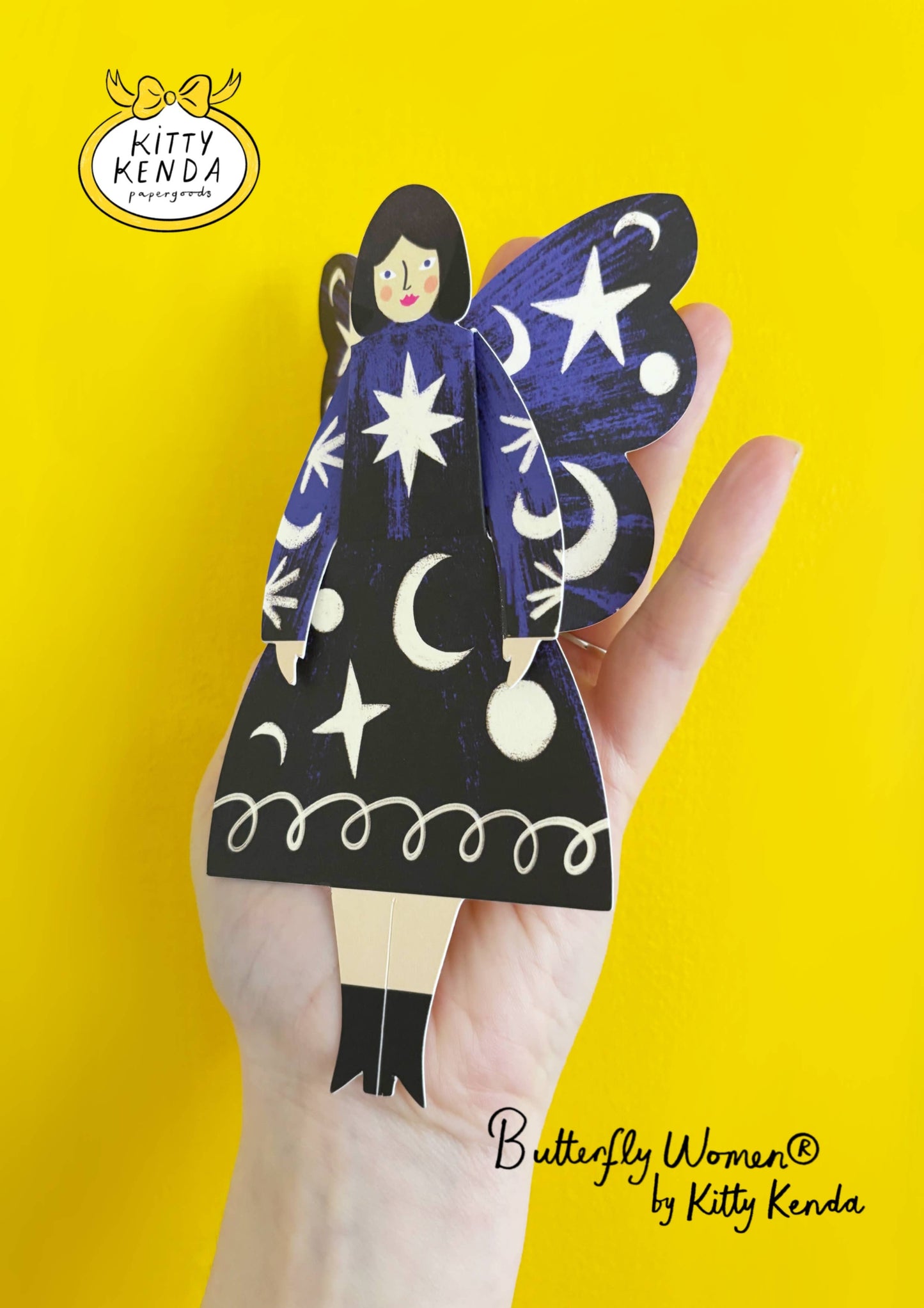Kitty Kenda Papergoods - Schmetterlingsfrau Sitzende Grußkarte - Kosmisch