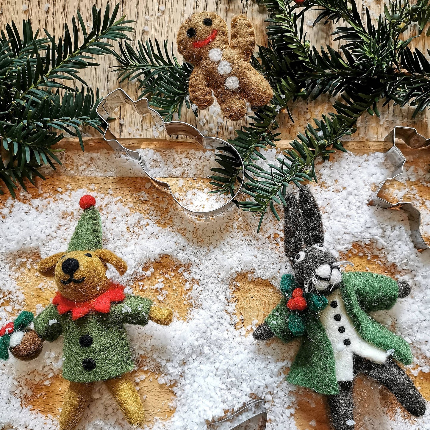 Felt So Good - Handgemachte Weihnachtsdekoration Bernard der Hund aus Filz zum Aufhängen