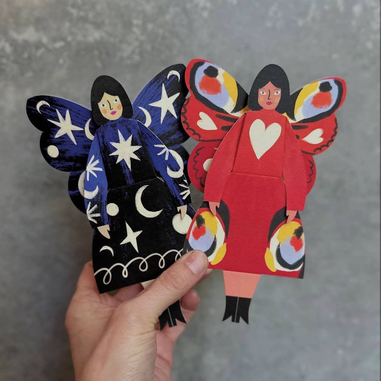 Kitty Kenda Papergoods - Schmetterlingsfrau Sitzende Grußkarte - Kosmisch
