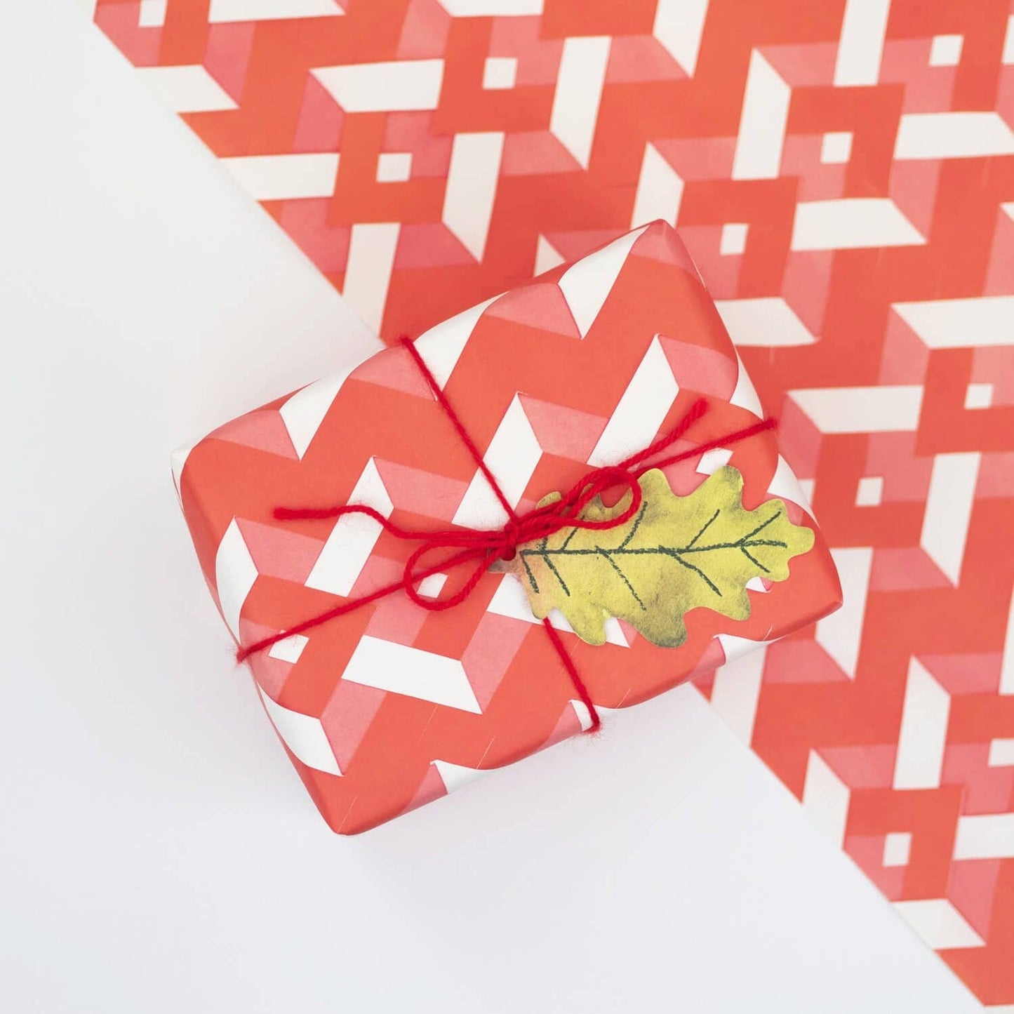 Hadley - Rotes gefaltetes Papier-Geschenkpapier