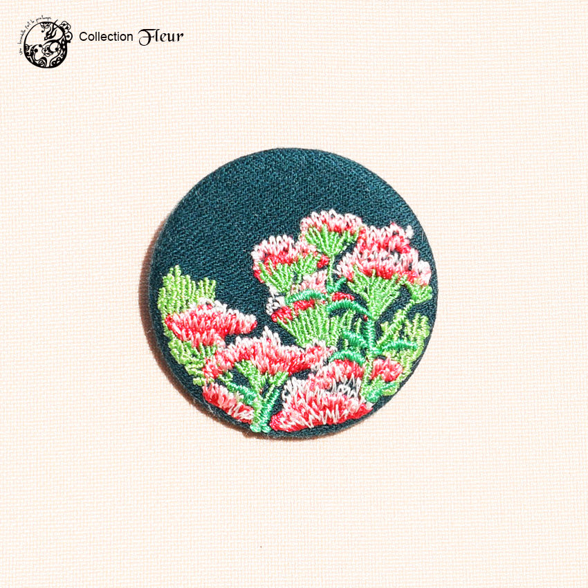 une hirondelle fait le printemps. - gestickte Brosche "Wasserdost"