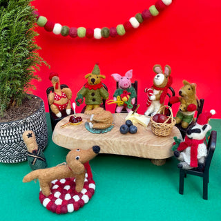 Felt So Good - Handgemachte Weihnachtsdekoration Bernard der Hund aus Filz zum Aufhängen