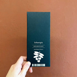 Botanopia - gifts , decor and cards for plant lovers - Gestickte Eukalyptusblüten Brosche