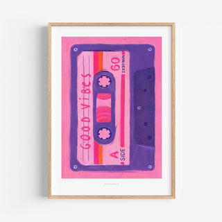 Just Cool Design - Good Vibes Kassette | Retro-Musik Kunstdruck A4–A3