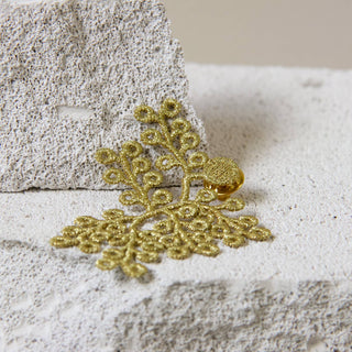 Botanopia - gifts , decor and cards for plant lovers - Goldene gestickte Moosfarn Brosche