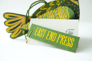 Papiervogel-Anhänger von East End Press mit Kordel und Kärtchen