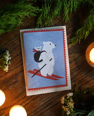 Eisbär-Weihnachtskarte von Mortlake Papers auf Holz mit Kerzen