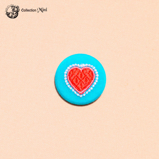 une hirondelle fait le printemps. - gestickte Brosche "Herzchen" blau