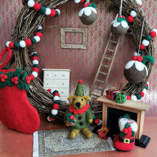 Felt So Good - Handgemachte Weihnachtsdekoration Bernard der Hund aus Filz zum Aufhängen