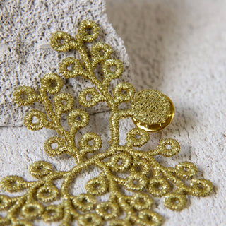 Botanopia - gifts , decor and cards for plant lovers - Goldene gestickte Moosfarn Brosche