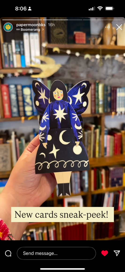 Kitty Kenda Papergoods - Schmetterlingsfrau Sitzende Grußkarte - Kosmisch